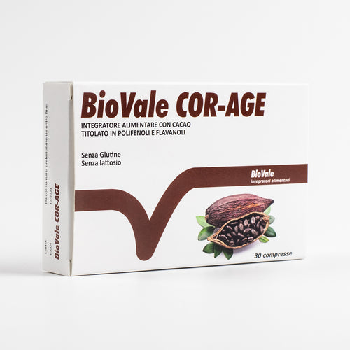 Confezione di BioVale Cor-Age, l'integratore alimentare a base di cacao titolato in polifenoli e flavanoli, perfetto per mantenere l’elasticità delle arterie nel tempo, utile nella prevenzione cardiovascolare e nel declino cognitivo. Migliora l’ossigenazione muscolare in campo sportivo.
