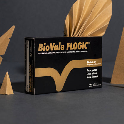 Confezione di BioVale Flogic (con sfondo), l'ntegratore alimentare a base di chiodi di garofano, mirra e boswellia. Ideale per ridurre gli stati infiammatori in campo osteoarticolare e nel dolore neuropatico, nella Fibromialgia. Svolge inoltre un'efficace attività antinfiammatoria in campo otorino-laringoiatrico.